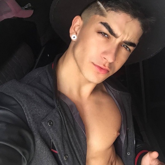 Meet your Posher, Alex - Picture 2 of 3